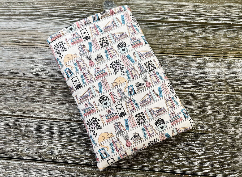 Book sleeve with cat and bookshelf pattern by Book Goodies