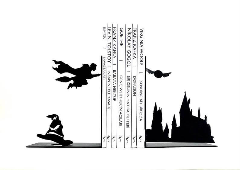 Black metal bookends with various Harry Potter motifs including sorting hat, Hogwarts, and Harry flying on a broom. By Bestdecoration